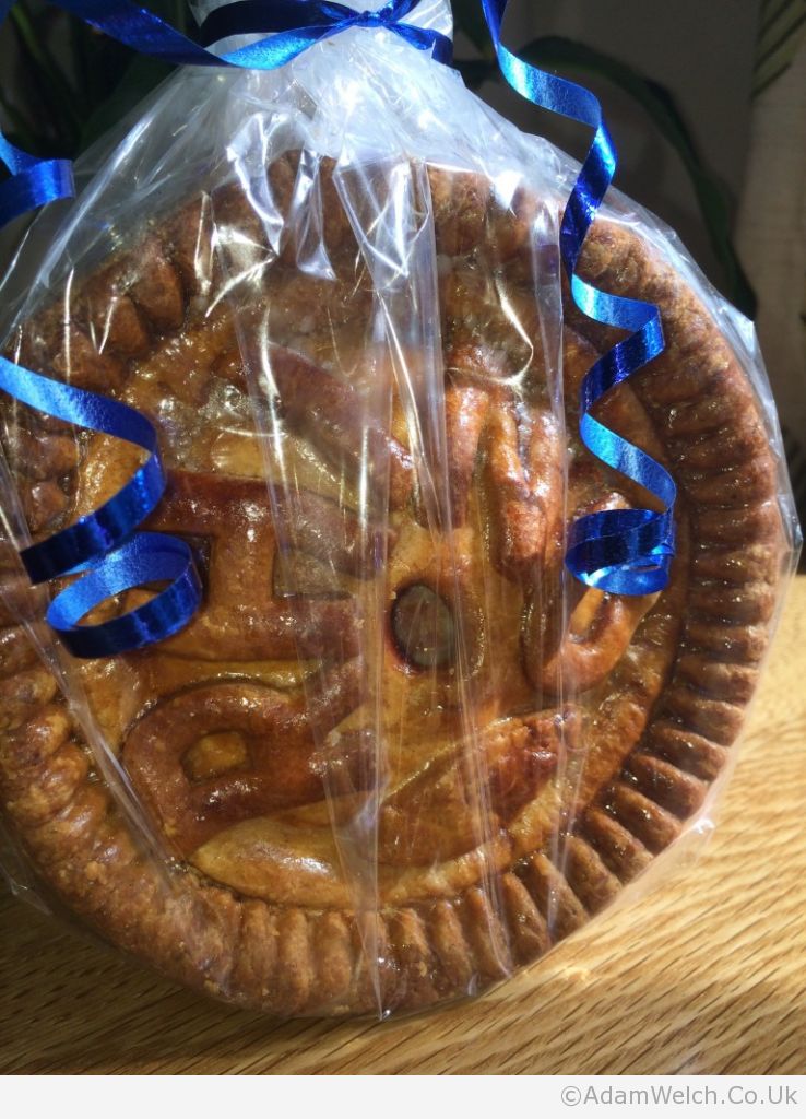 I'll be showing my support tomorrow lunchtime eating my @leedsrhinos pie. Ta @Sam_Val_Food