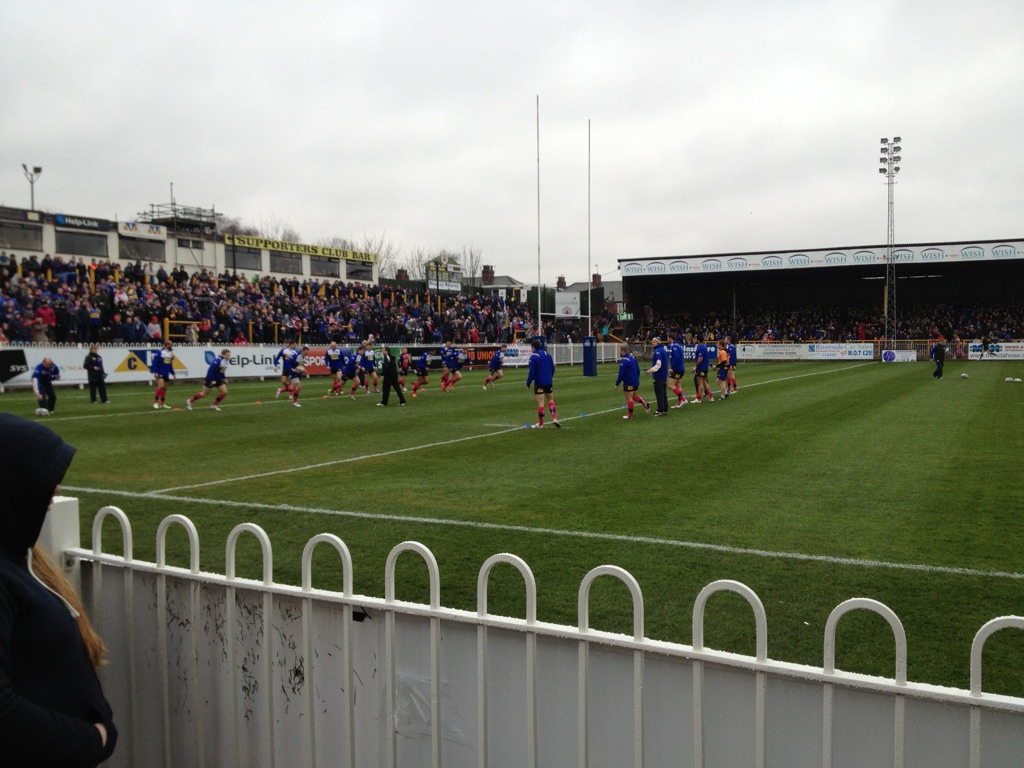 The @leedsrhinos start their warm up. Might take a while given the conditions! #SuperLeague