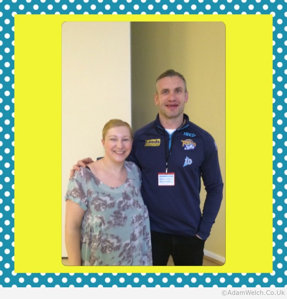 Lucky to have @JamiePeacock10 in work this morning. I was happy to shake his hand. Laura needs more. #LeedsRhinos